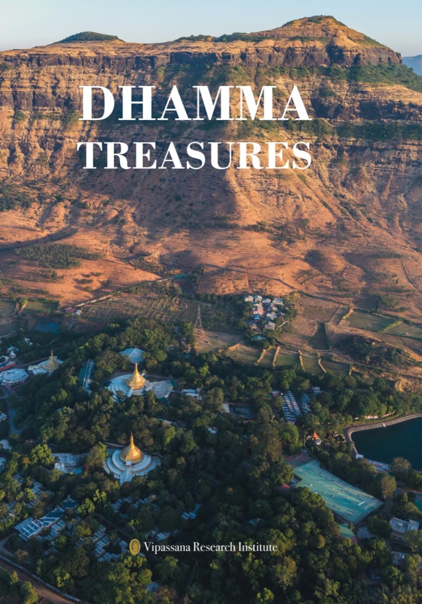 Couverture de Dhamma Treasures: Living a Life of Dhamma, édition 2024